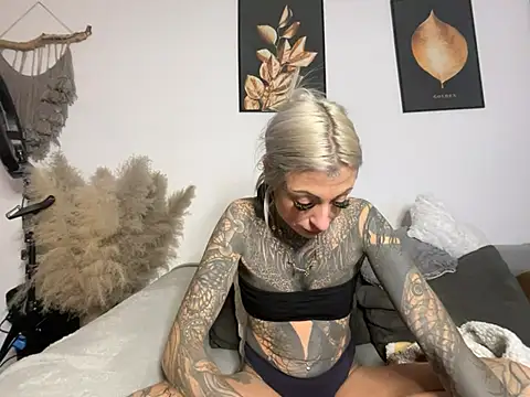 HotMelonskiii online show from February 3, 2026, 4:01 pm