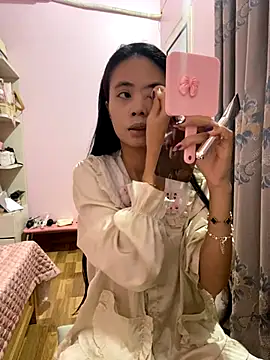 Snapshot of Dau-Tayy chatting on September 22, 2025, 11:01 am Dau-Tayy online show from September 22, 2025, 11:01 am