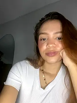 Snapshot of Cloudisis chatting on November 12, 2025, 8:26 am Cloudisis online show from November 12, 2025, 8:26 am