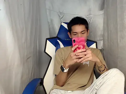 Snapshot of riks_tyler chatting on April 5, 2026, 7:11 pm riks tyler online show from April 5, 2026, 7:11 pm