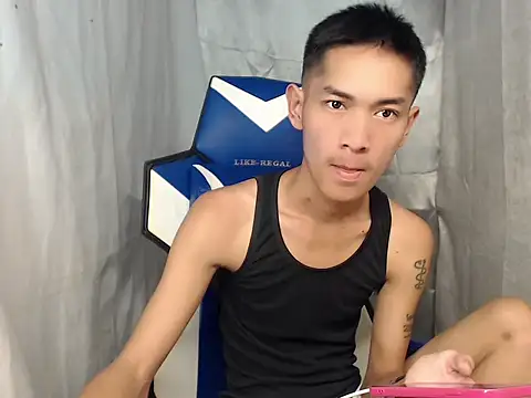 Snapshot of riks_tyler chatting on April 8, 2026, 7:36 pm riks tyler online show from April 8, 2026, 7:36 pm