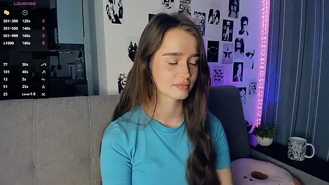 Snapshot of lovelyalivia chatting on November 2, 2025, 9:55 am lovelyalivia online show from November 2, 2025, 9:55 am