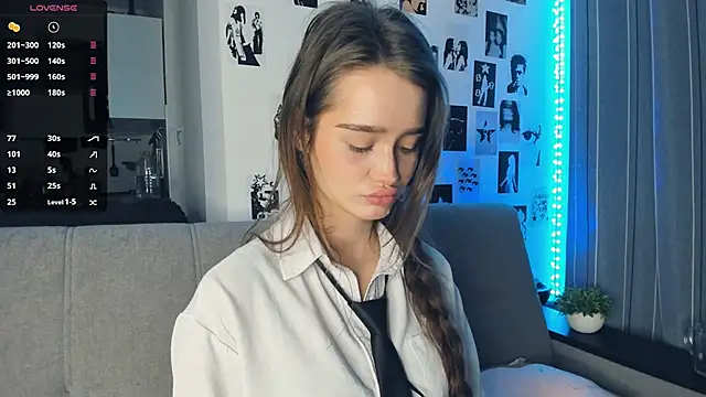 Snapshot of lovelyalivia chatting on November 12, 2025, 9:32 am lovelyalivia online show from November 12, 2025, 9:32 am