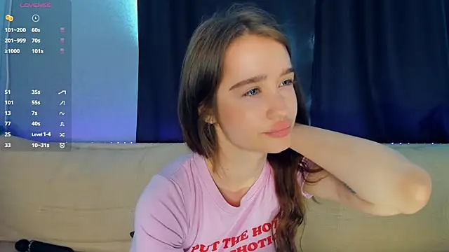 lovelyalivia online show from April 22, 2026, 8:17 am