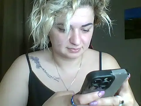 Snapshot of Wymini chatting on September 17, 2025, 8:10 pm Wymini online show from September 17, 2025, 8:10 pm