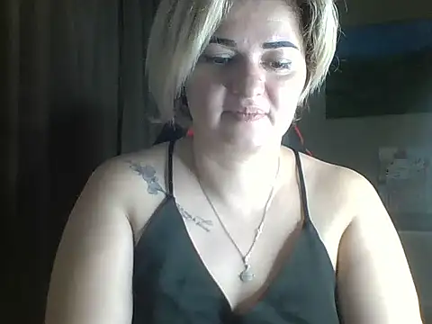 Snapshot of Wymini chatting on October 3, 2025, 10:18 pm Wymini online show from October 3, 2025, 10:18 pm