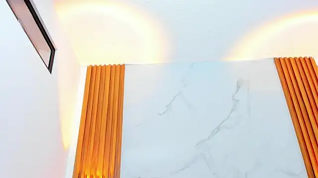 IsabellaMonet online show from November 19, 2025, 11:21 am