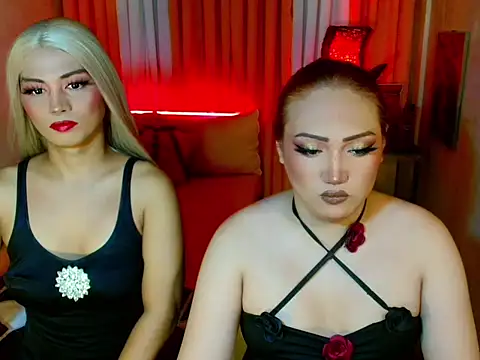 Snapshot of LillyLoveYou chatting on July 17, 2026, 2:24 pm LillyLoveYou online show from July 17, 2026, 2:24 pm