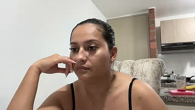 Sophia copper online show from October 17, 2025, 3:42 am