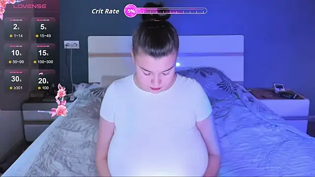 LinaElasm online show from November 18, 2025, 12:20 pm