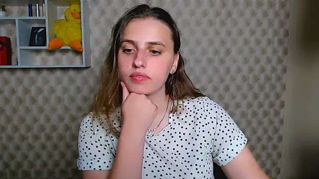 AmandaDimond  online show from May 11, 2026, 4:04 pm