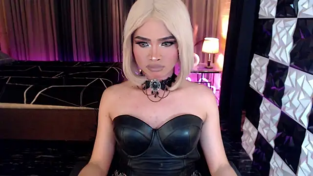 Snapshot of BigCockMaxineTS chatting on October 27, 2025, 5:39 pm BigCockMaxineTS online show from October 27, 2025, 5:39 pm