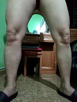 SexyQueen99 online show from May 8, 2026, 9:42 pm