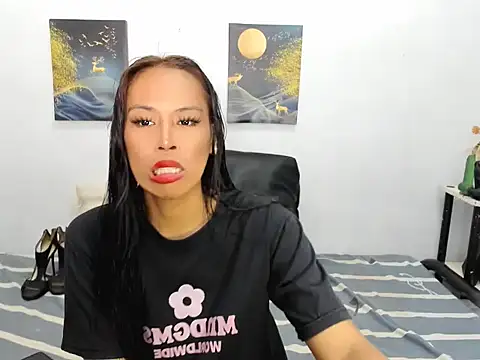 Snapshot of Savanna_White chatting on October 27, 2025, 10:52 am Savanna White online show from October 27, 2025, 10:52 am