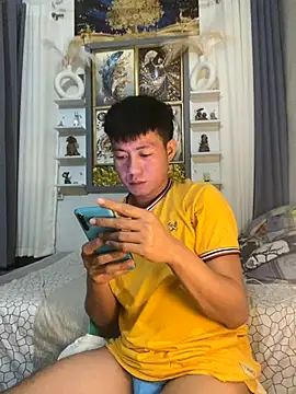 Snapshot of xshyboyx chatting on October 1, 2025, 3:40 pm xshyboyx online show from October 1, 2025, 3:40 pm