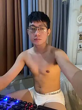 Snapshot of xshyboyx chatting on October 23, 2025, 4:06 pm xshyboyx online show from October 23, 2025, 4:06 pm