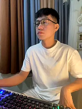 Snapshot of xshyboyx chatting on October 29, 2025, 3:36 pm xshyboyx online show from October 29, 2025, 3:36 pm