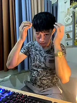 Snapshot of xshyboyx chatting on November 1, 2025, 1:24 pm xshyboyx online show from November 1, 2025, 1:24 pm