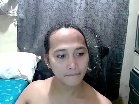 Kelly Holly online show from June 17, 2026, 11:27 pm