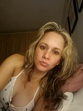 Snapshot of Miasiren chatting on October 12, 2025, 7:29 am Miasiren online show from October 12, 2025, 7:29 am