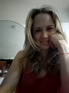 Snapshot of Miasiren chatting on October 15, 2025, 5:18 am Miasiren online show from October 15, 2025, 5:18 am