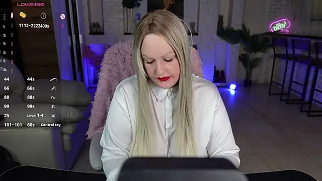 MariemLui online show from May 4, 2026, 3:52 pm