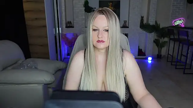 MariemLui online show from May 11, 2026, 2:12 pm