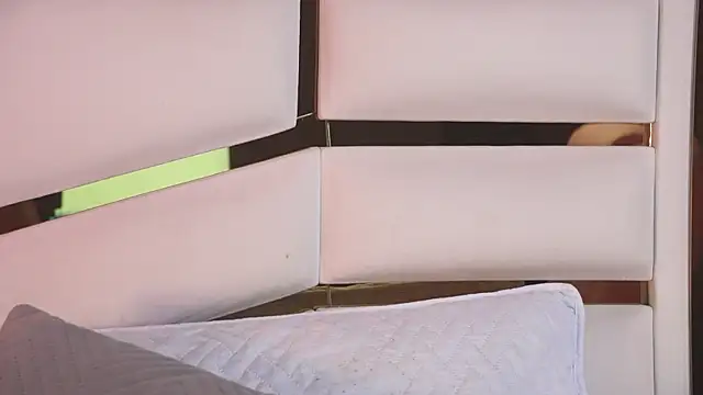 ambar rosse25 online show from March 22, 2026, 11:35 am