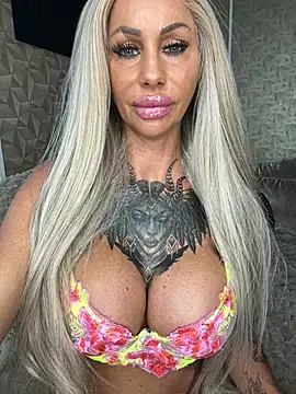 Snapshot of dutchbarbie chatting on July 7, 2026, 4:33 pm dutchbarbie online show from July 7, 2026, 4:33 pm