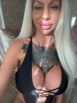 Snapshot of dutchbarbie chatting on August 1, 2026, 5:12 pm dutchbarbie online show from August 1, 2026, 5:12 pm
