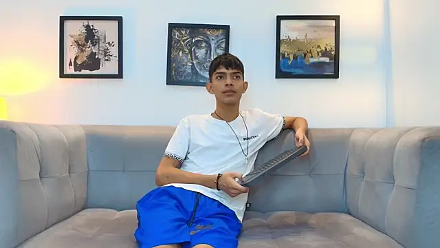 PRETTY SEX1 online show from February 5, 2026, 1:27 pm