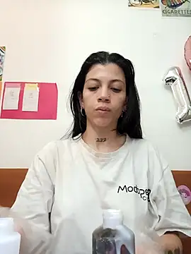 Snapshot of Paula_Alameda chatting on September 29, 2025, 9:52 pm Paula Alameda online show from September 29, 2025, 9:52 pm
