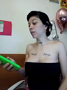 Snapshot of Paula_Alameda chatting on October 5, 2025, 9:40 am Paula Alameda online show from October 5, 2025, 9:40 am