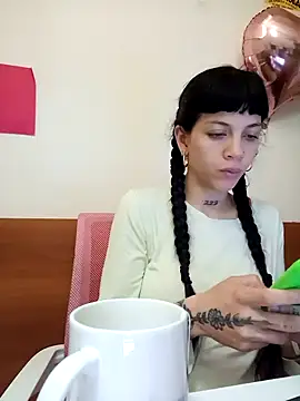 Snapshot of Paula_Alameda chatting on October 8, 2025, 11:24 pm Paula Alameda online show from October 8, 2025, 11:24 pm