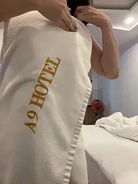 Meii-meyy online show from October 21, 2025, 5:52 am