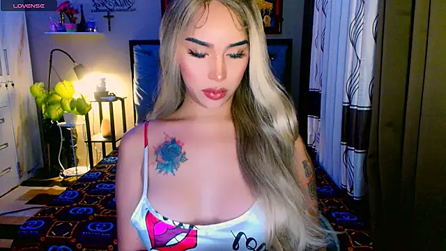 Snapshot of Franchesca_Trans chatting on November 16, 2025, 2:39 am Franchesca Trans online show from November 16, 2025, 2:39 am