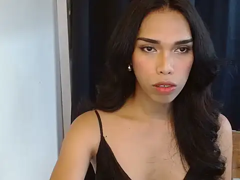 angelaxmonroe online show from May 6, 2026, 6:19 am