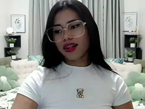 Snapshot of PrettyBlythes_TS chatting on October 12, 2025, 7:35 pm PrettyBlythes TS online show from October 12, 2025, 7:35 pm