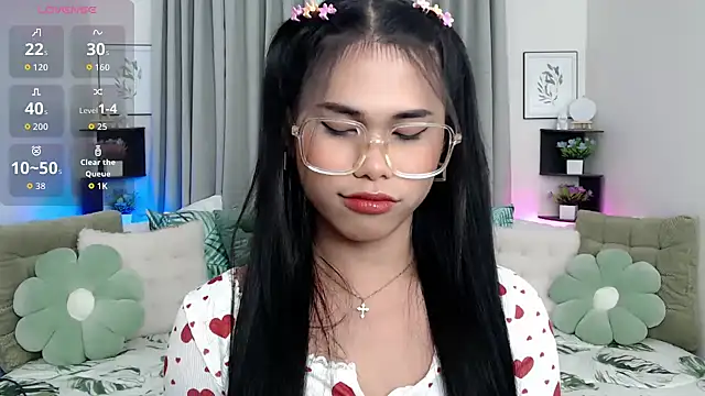 Snapshot of PrettyBlythes_TS chatting on October 13, 2025, 5:24 pm PrettyBlythes TS online show from October 13, 2025, 5:24 pm