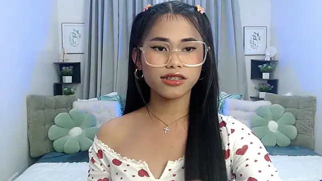 Snapshot of PrettyBlythes_TS chatting on October 19, 2025, 4:07 pm PrettyBlythes TS online show from October 19, 2025, 4:07 pm