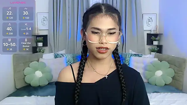 Snapshot of PrettyBlythes_TS chatting on October 27, 2025, 12:31 pm PrettyBlythes TS online show from October 27, 2025, 12:31 pm