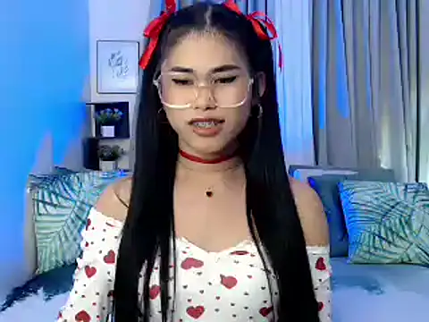 Snapshot of PrettyBlythes_TS chatting on November 3, 2025, 11:22 am PrettyBlythes TS online show from November 3, 2025, 11:22 am