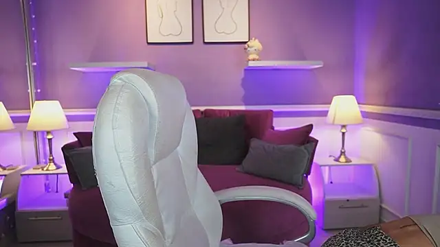 NicoleCrawft online show from February 2, 2026, 7:34 pm