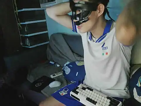 boyhigh1997 online show from November 17, 2025, 10:54 am