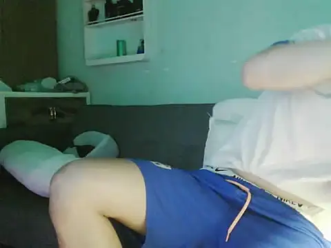 boyhigh1997 online show from May 3, 2026, 12:33 pm