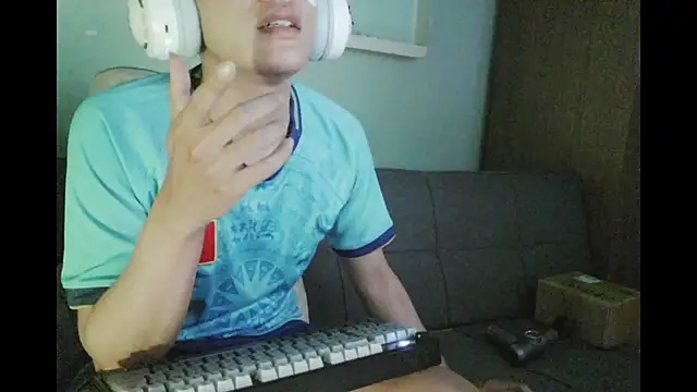 boyhigh1997 online show from June 22, 2026, 8:11 am