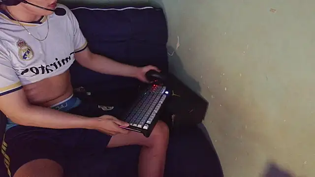 boyhigh1997 online show from August 7, 2026, 5:59 pm
