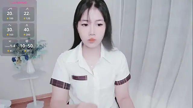 -Rose-Lucky- online show from October 7, 2025, 1:25 am