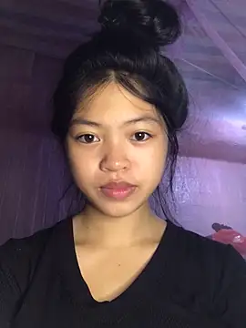 Snapshot of Thy00__ chatting on October 4, 2025, 8:23 am Thy00 online show from October 4, 2025, 8:23 am