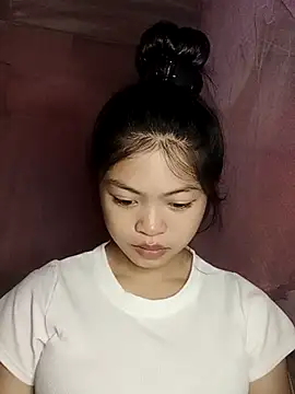 Snapshot of Thy00__ chatting on October 17, 2025, 2:37 am Thy00 online show from October 17, 2025, 2:37 am